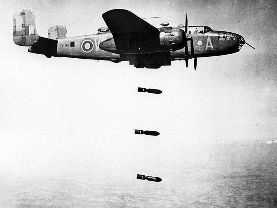Avião lançando bombas